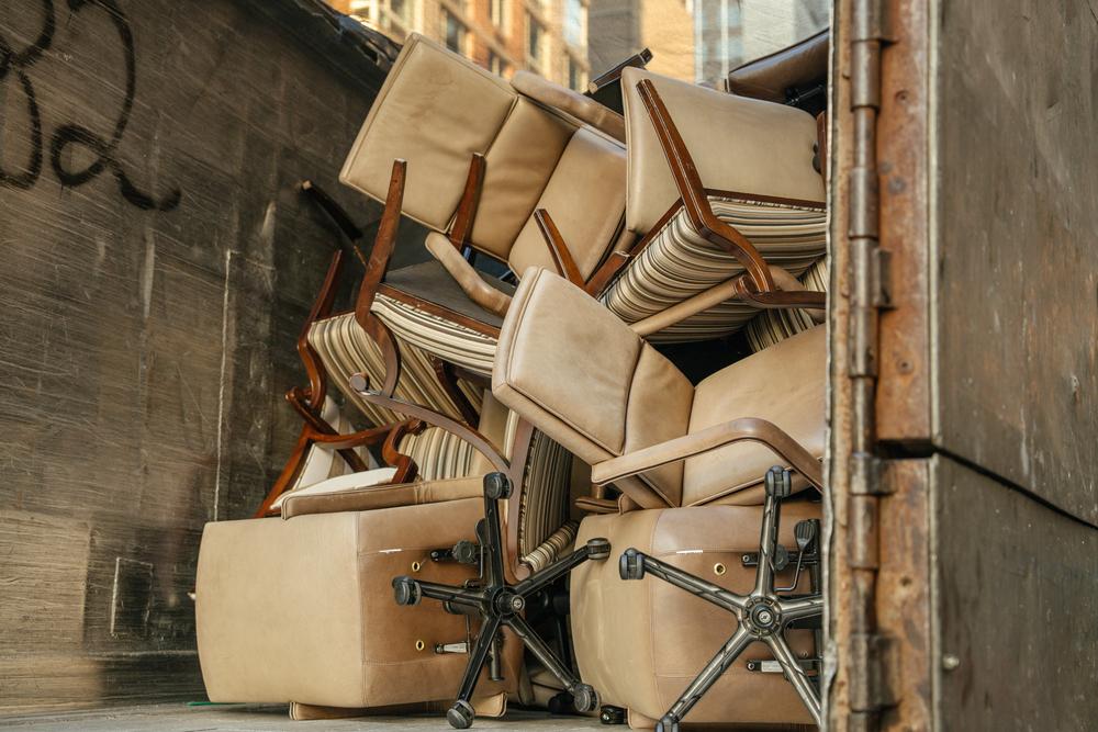 Best Times to Schedule a Large Furniture Cleanout