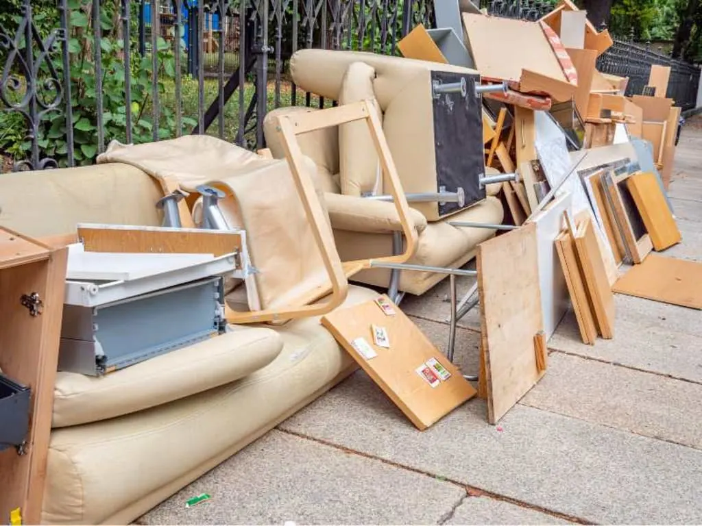 How Old Furniture Removal Helps Keep Your Home Clutter Free